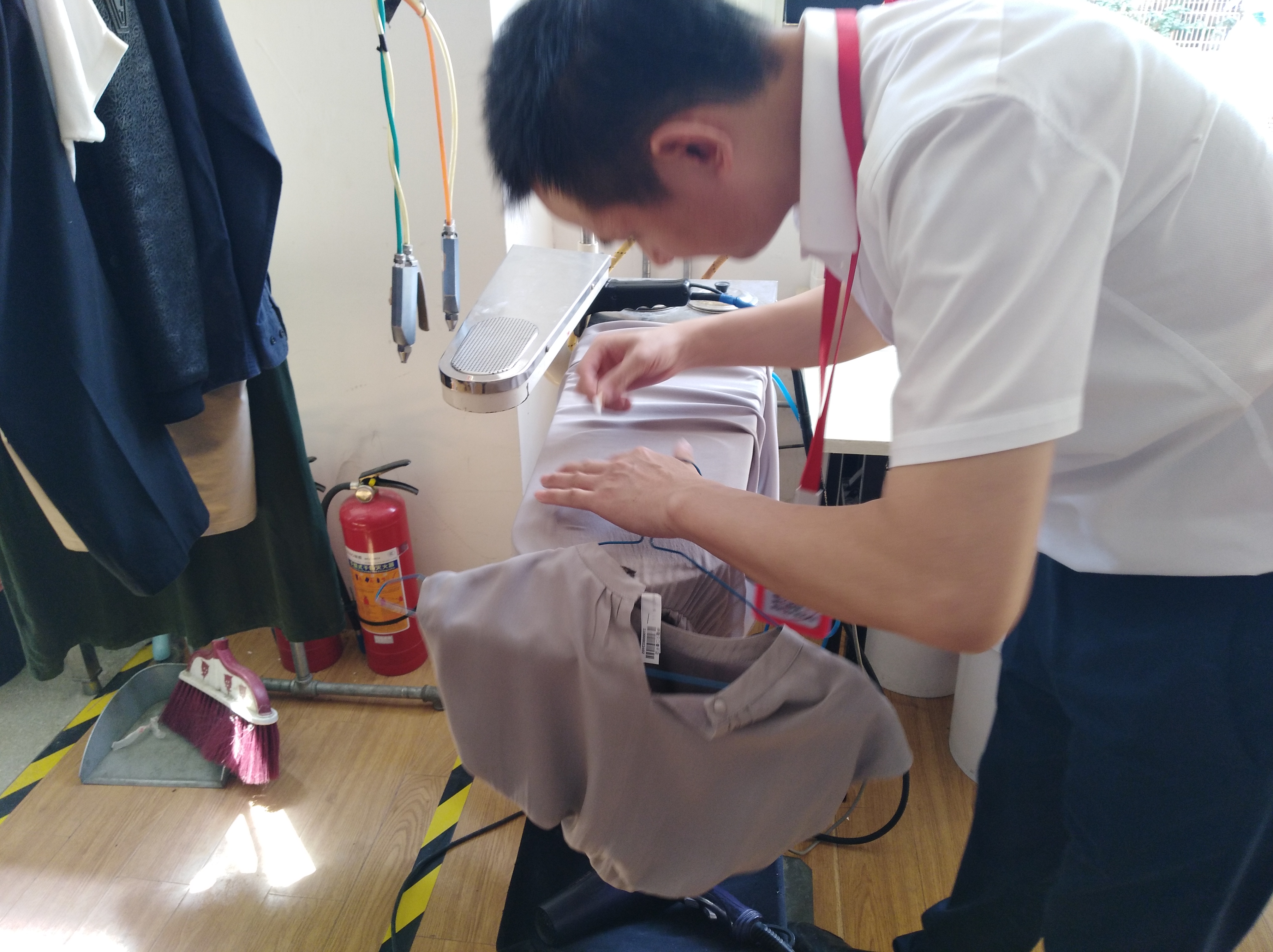 怎樣開干洗店?前期要學會干洗技術和干洗知識